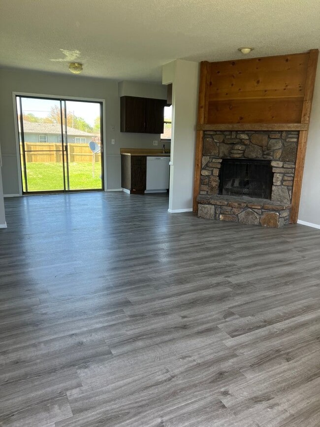 Photo - Spacious 2 bedroom 1 bathroom duplex in a ...