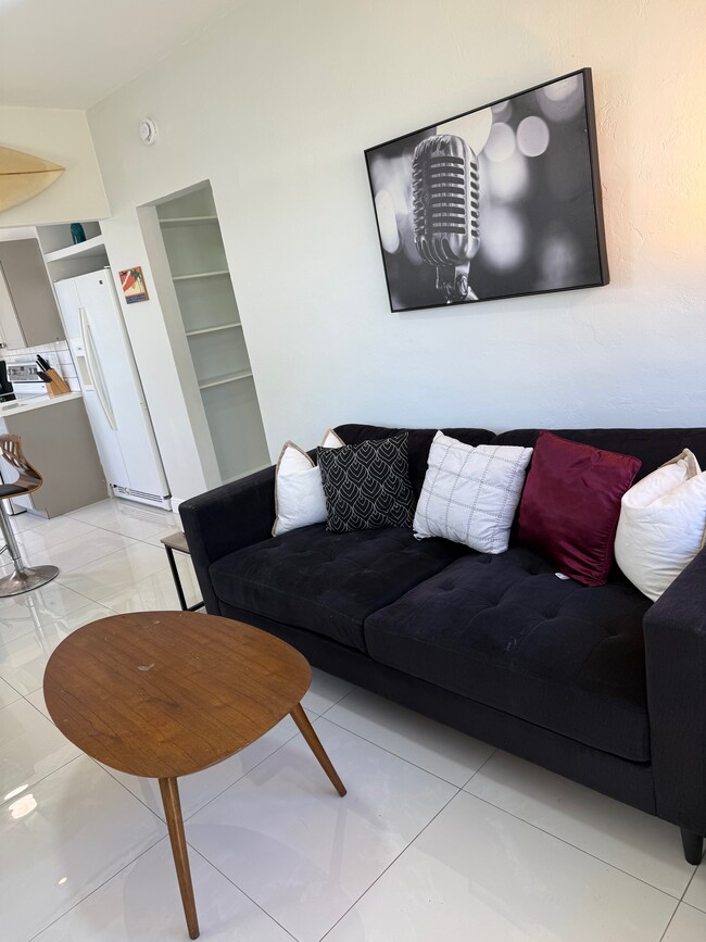 Photo - 2513 Staples Ave Unidad B