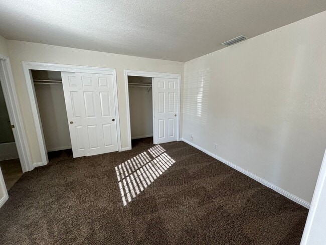 Photo - 3 bedroom 2 bathroom in SW Visalia