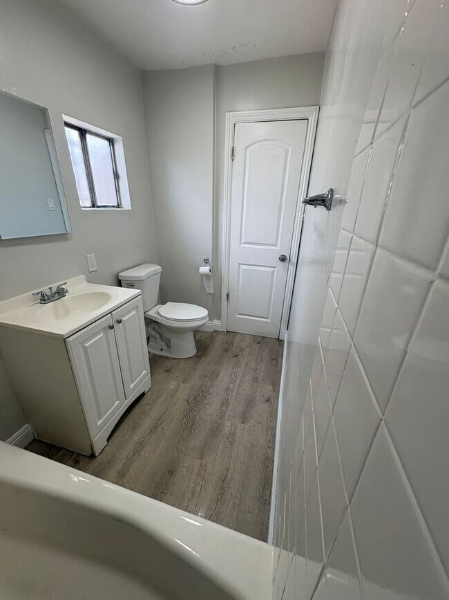 943 E 108th St Unit 5a