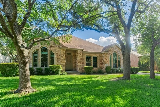 Building Photo - 9306 Scenic Bluff Dr Rental