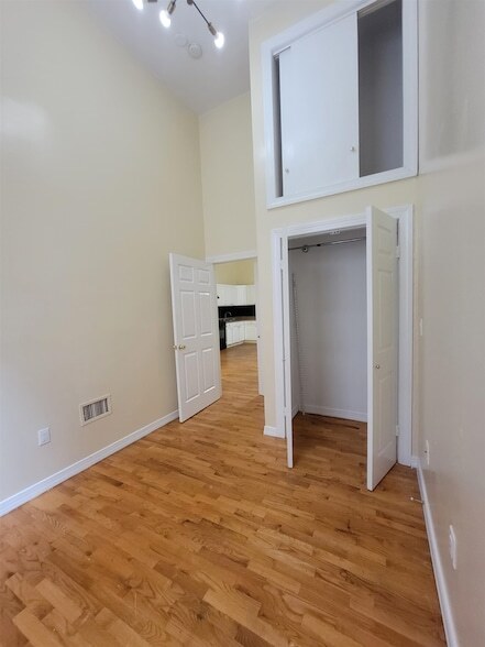 Photo - 409 W 53rd St