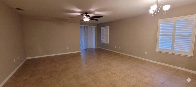 Photo - 910 Fallbrooke Ave