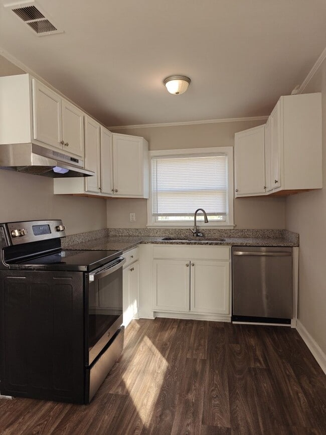 Photo - Comfortable 3BR, 1BA Single-Family Home With Large Yard