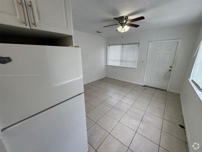 Building Photo - 3060 NW 20th St Unit 1 Rental