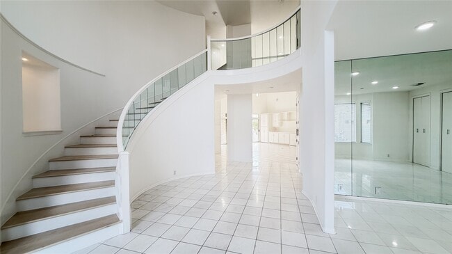 Photo - 4601 Country Club View