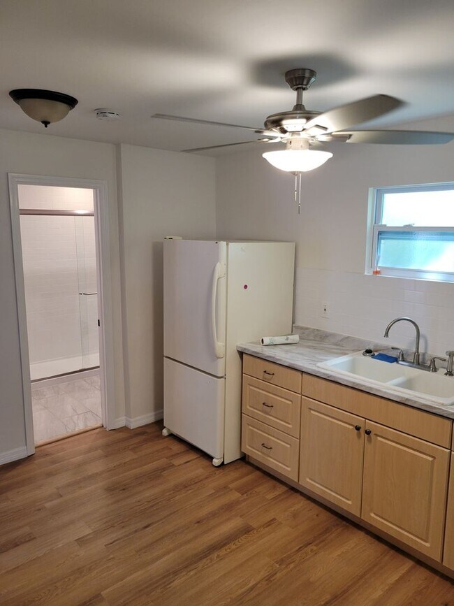 Photo - 318 W Hilda St Unit Back