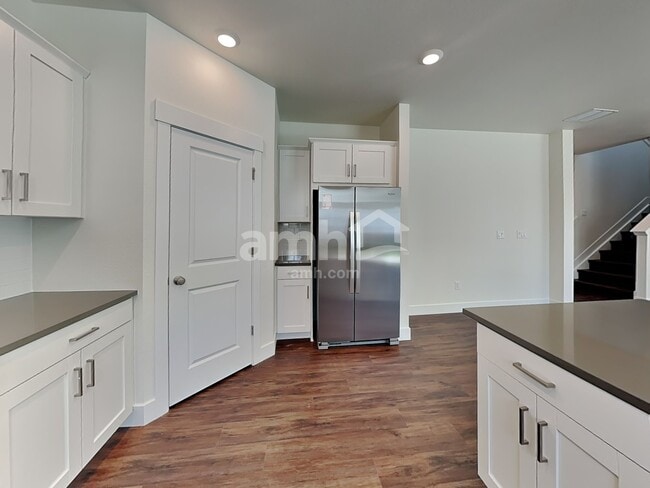 Photo - 823 S Oak St