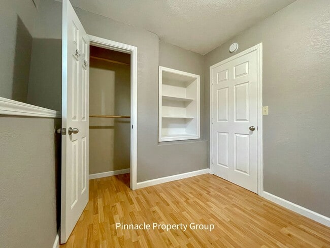 Photo - 496 N 7th St Unidad B