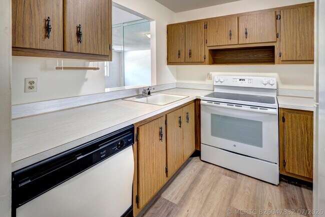 Photo - 420 SE 2nd Ave Unit 23