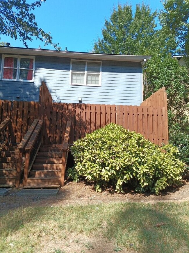 17 Holly Downs Ct NW