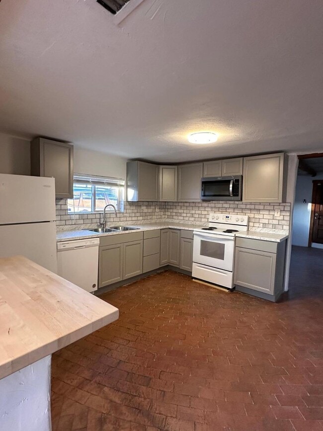 Photo - 2202 Rosendo Garcia Rd SW