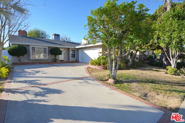 Photo - 9321 Donna Ave