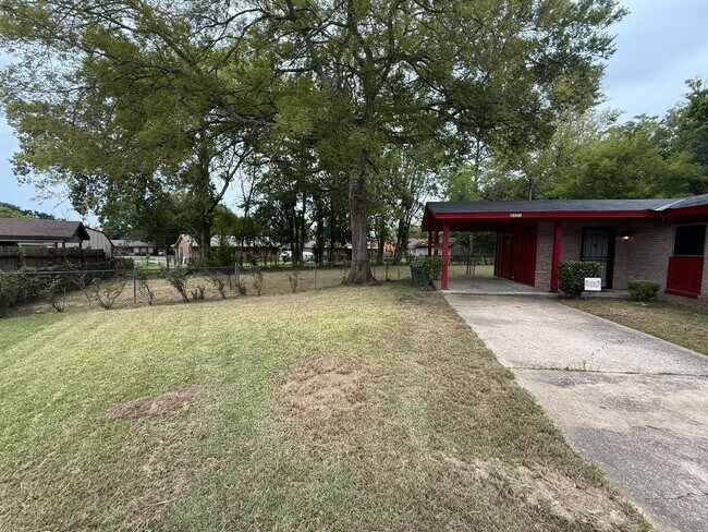 Photo - ** 3 Bed 1.5 Bath Located in South Lawn** ...