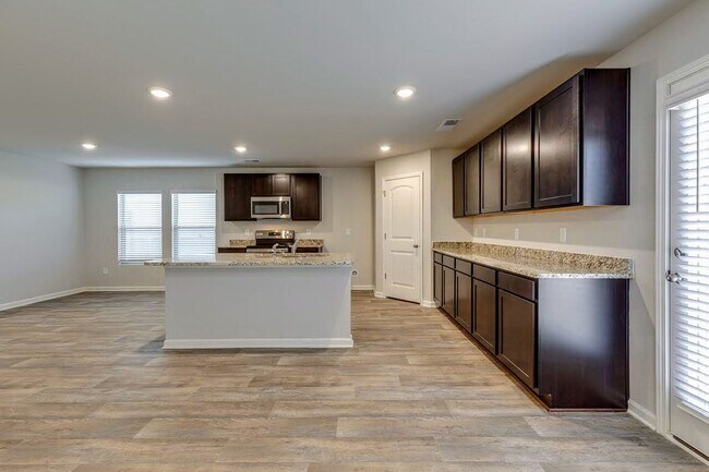 Photo - Free Rent Special with approved credit! S... Casa