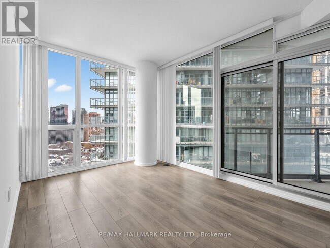 Photo - 45 Charles St E Unité 2302