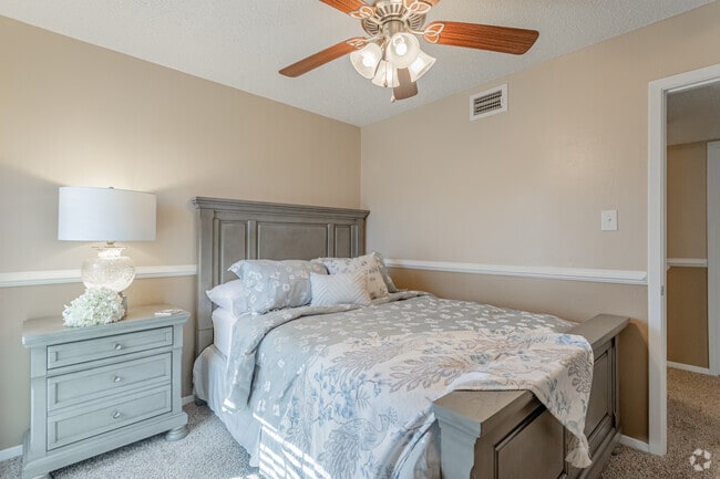 2HAB, 2BA - 853SF - Summerhill Woods Apartments