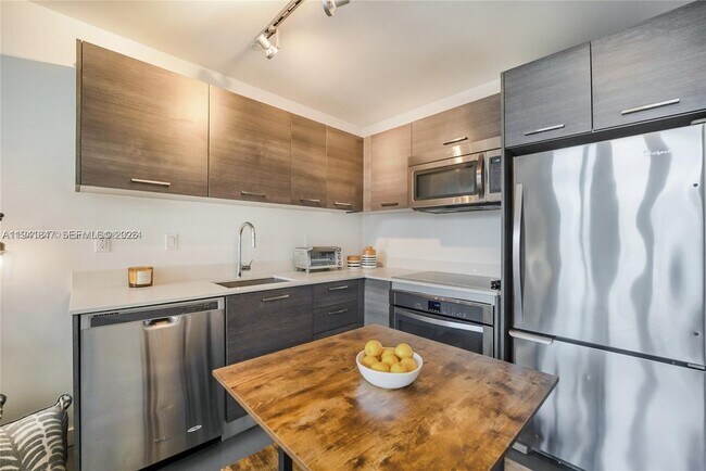 Photo - 151 SE 1st St Unidad 2109