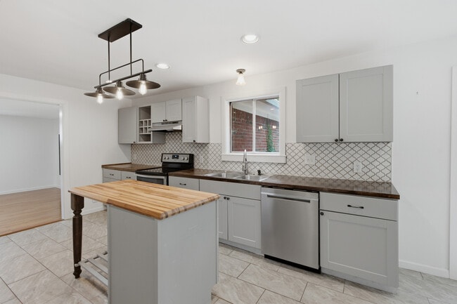 Photo - 2400 Sandy Dr