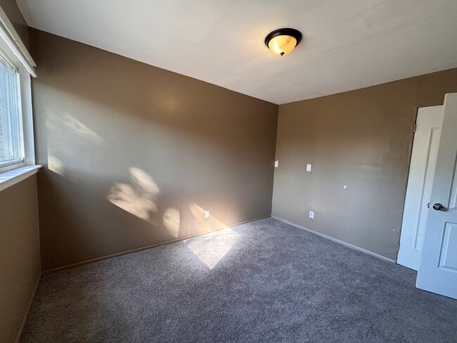 Photo - 20221 Tireman St