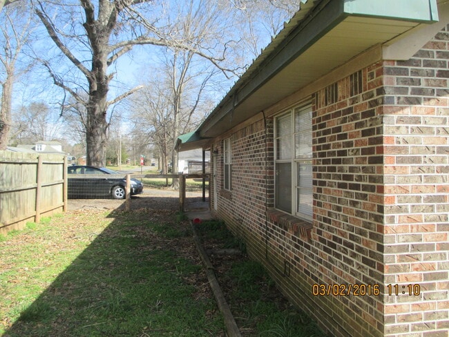 Photo - 213 Cazort St