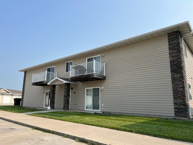 Building Photo - Upper 2bd / 1ba  Apartment + Single stall detached garage Unit 513#7