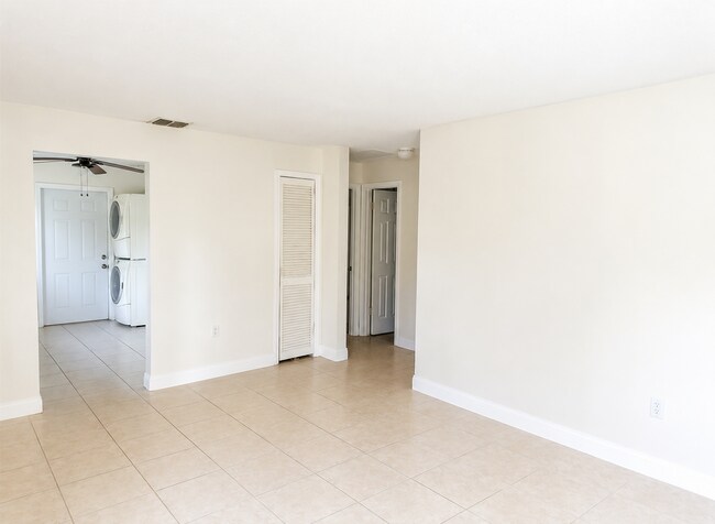 Photo - 1734 Gladys St