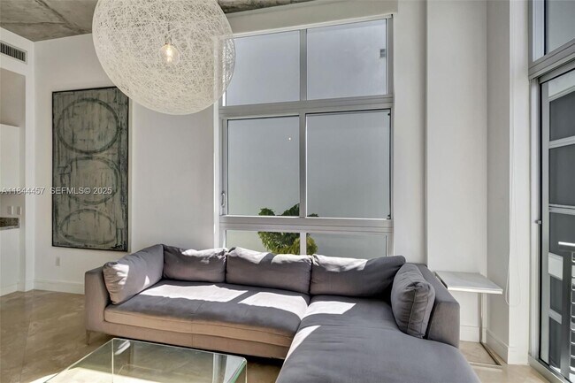 Photo - 2001 Meridian Ave Unit PH-15