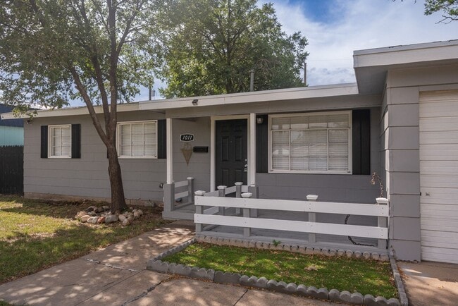 Building Photo - Fully furnished 3/1 AND all bills paid Rental