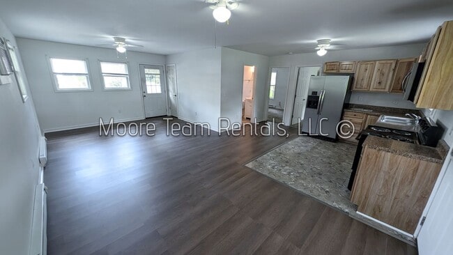 Photo - Cozy 2 Bed House with Deck & Yard