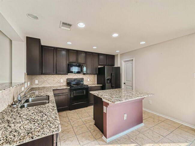 Photo - 503 Carrington St