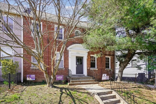 Building Photo - 3944 7th St NE Unit #4