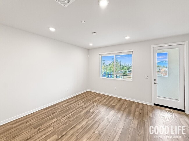 Photo - Beautiful New 3B/3BA Gated Community Townhome in Riverside for Lease!