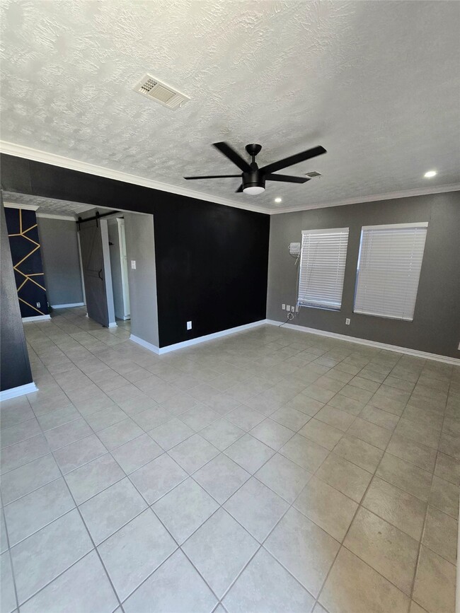 Photo - 616 Shaver St