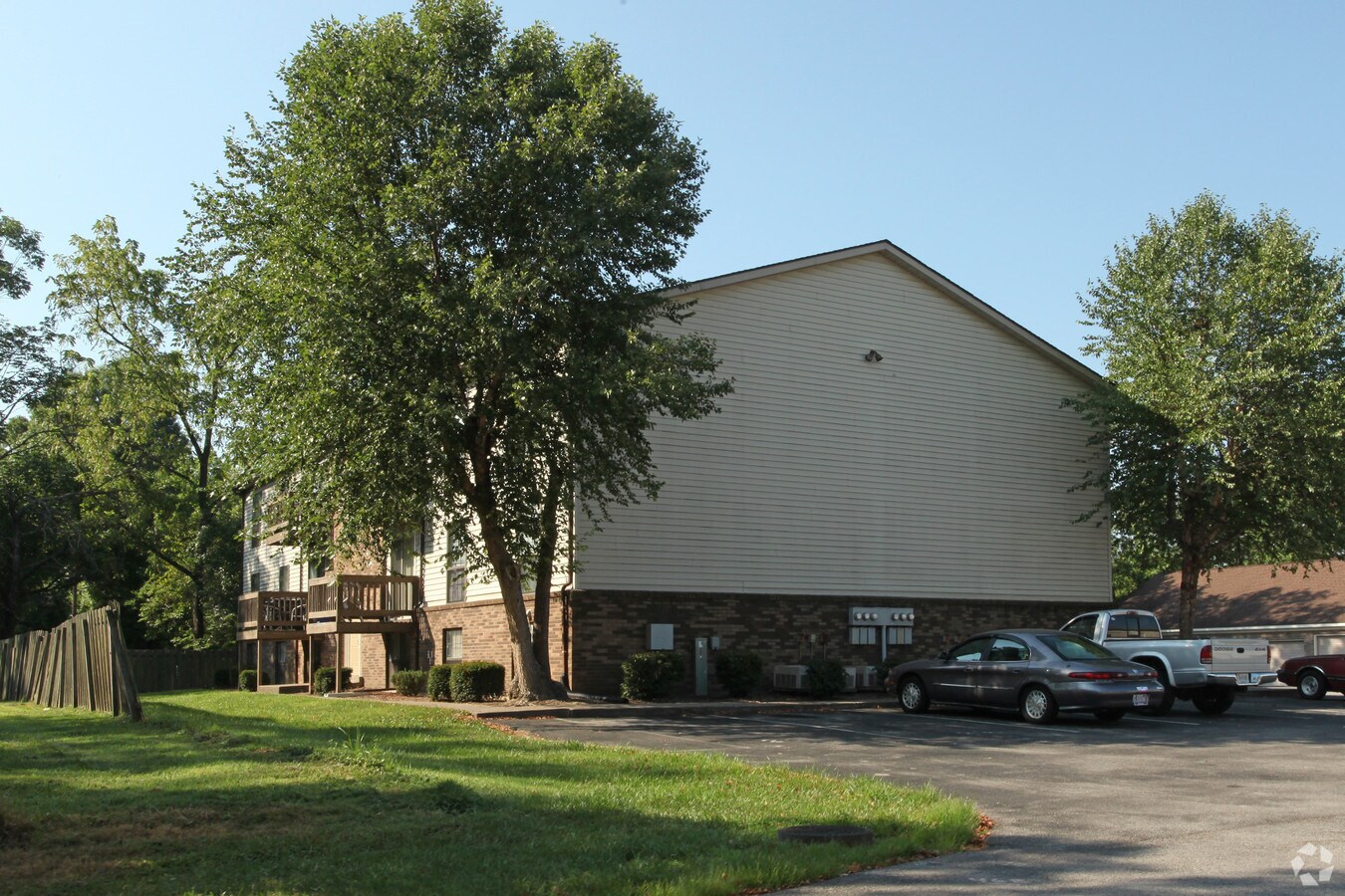 Lone Star Apartments - Lone Star Apartments