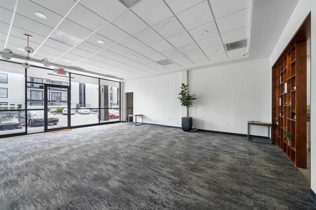 Photo - 4400 Memorial Dr