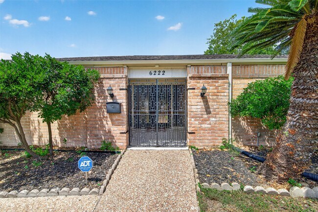 Photo - 6222 Creekbend Dr
