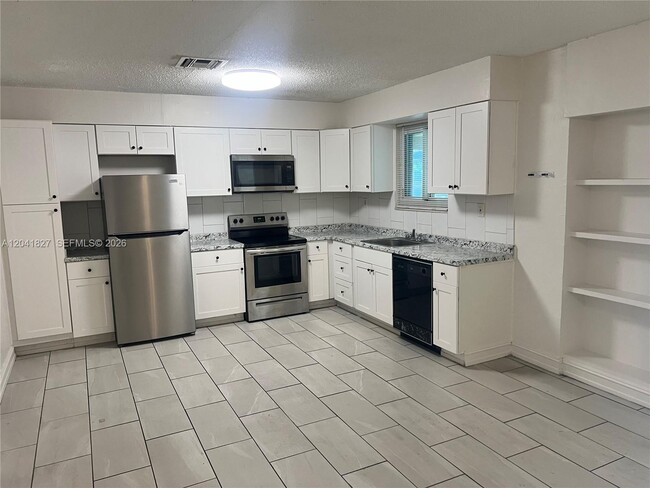 Building Photo - 2300 SW 44th St Unit 2310