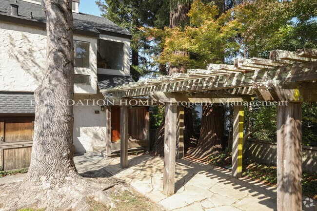 Building Photo - 2bed Townhouse Loft in Sycamore Park - FOU...