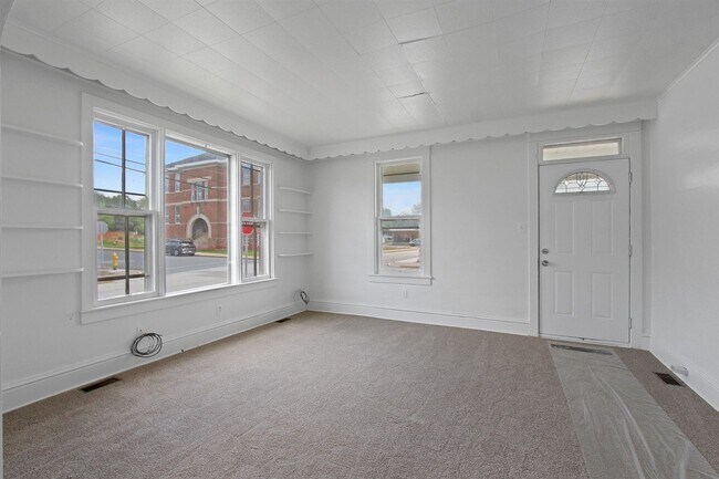 Photo - Coming Soon! Bright 3 Bedroom, 1.5 Bath Ho...