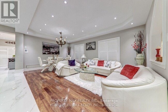 Photo - 28 Billancourt Cres