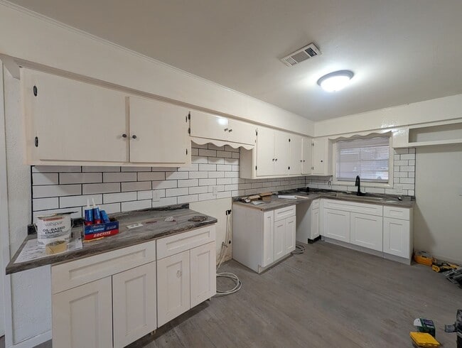 Building Photo - Freshly Remodeled Home Coming Soon