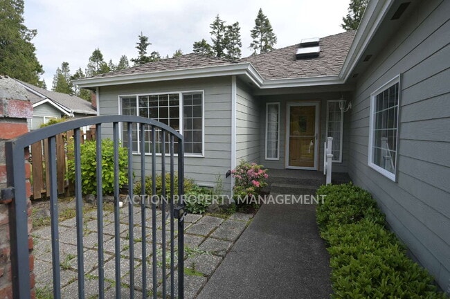 Photo - 2 bed + office, 2 bath, 2 car garage condo in Sunland