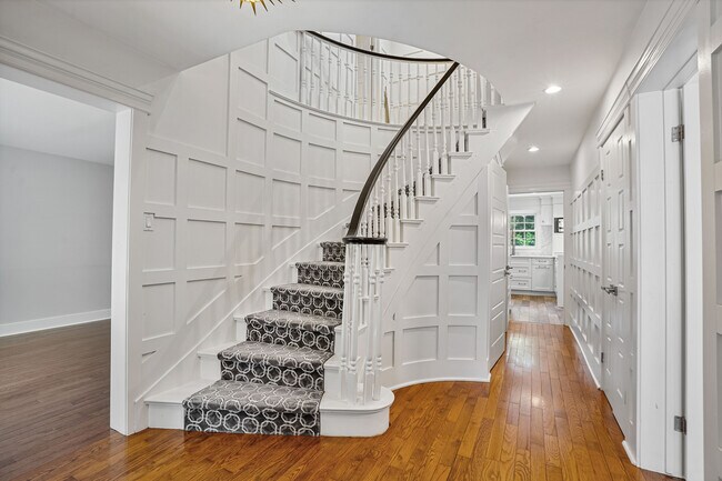 Photo - 1713 Phillbrook Crescent