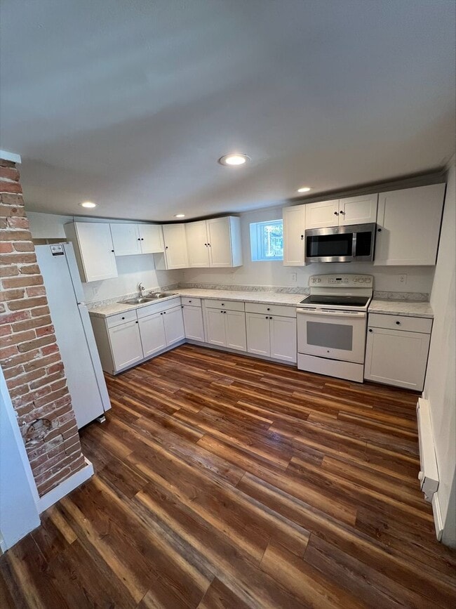 Building Photo - 150 Maple St Unit 2