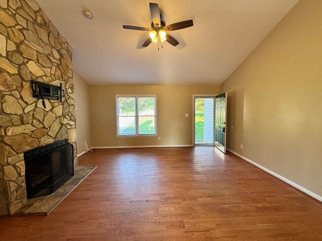 Photo - 155 Lorraine Dr