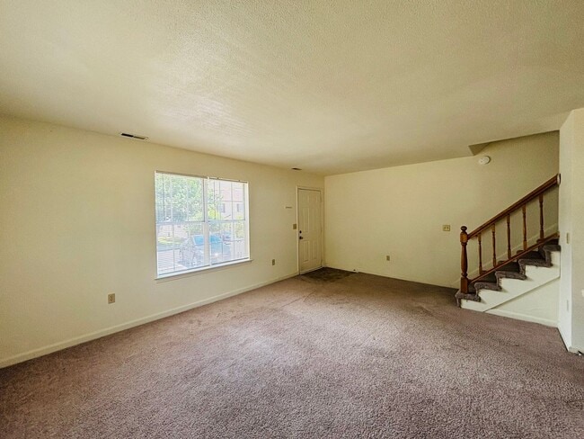 Photo - 874 Patrick Henry Dr