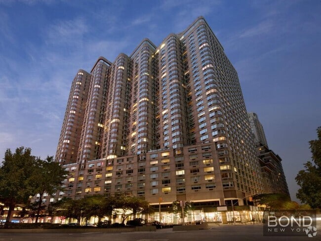 Building Photo - 30 W 63rd St Unit 27EFGH Rental