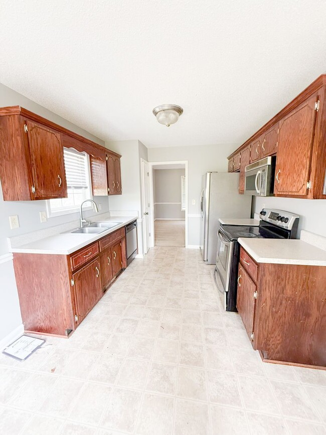 Photo - 4 Bedroom 3 Bathroom Home!