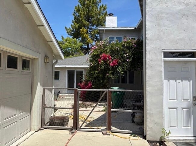 Photo - 1646 Maple Ave